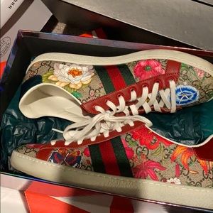 Authentic Gucci sneakers size 8